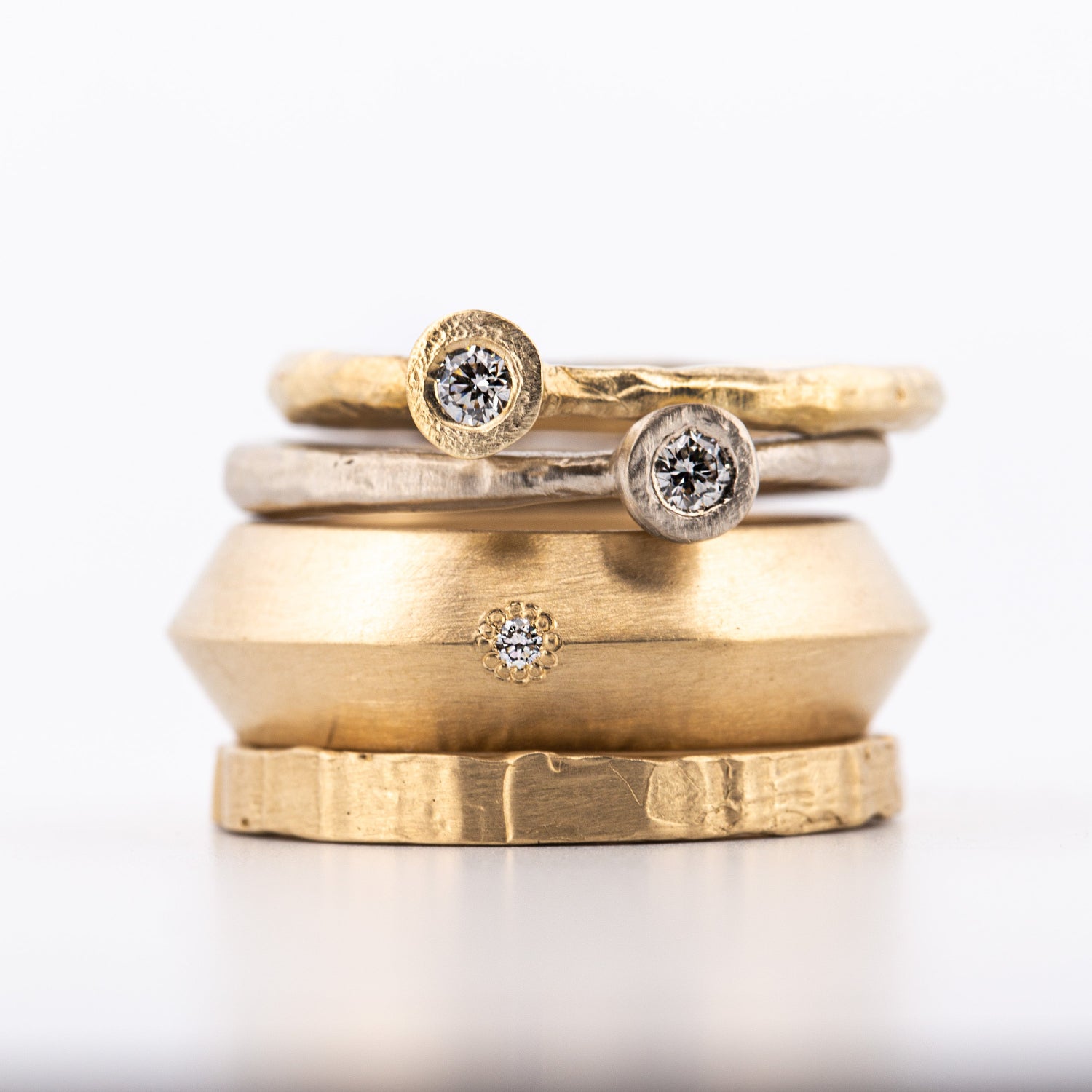 Białe złoto pierścionek Silent Dune z brylantem